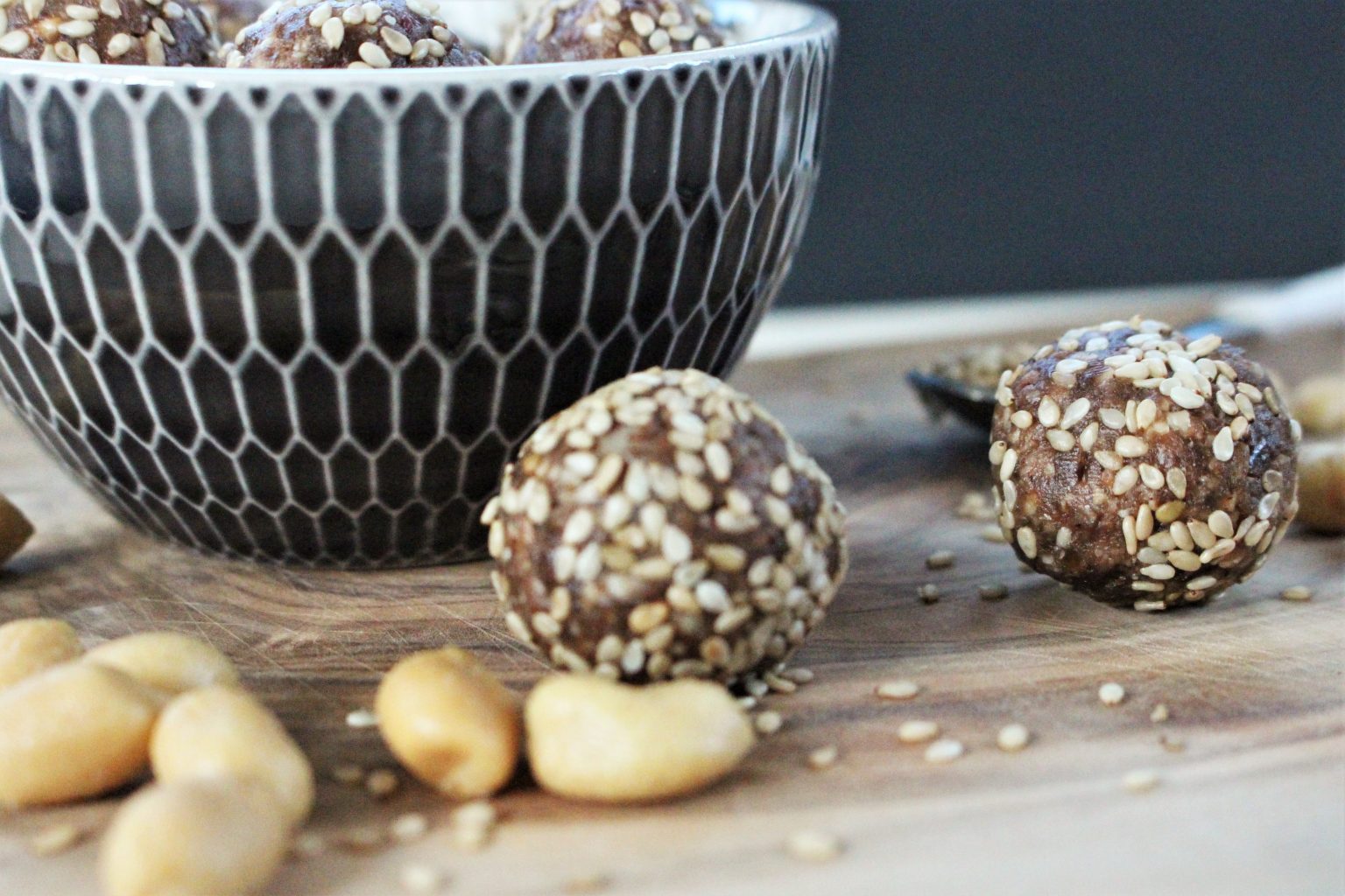 Erdnussbutter Bliss Balls: Salted Peanut Bliss Balls